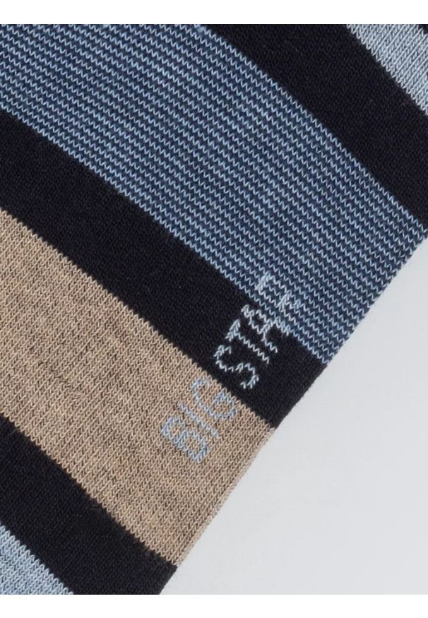 Big-Star - Skarpety bawełniane męskie w kolorowe paski czarne Ismaelo 906. Kolor: czarny. Materiał: bawełna. Wzór: kolorowy, paski