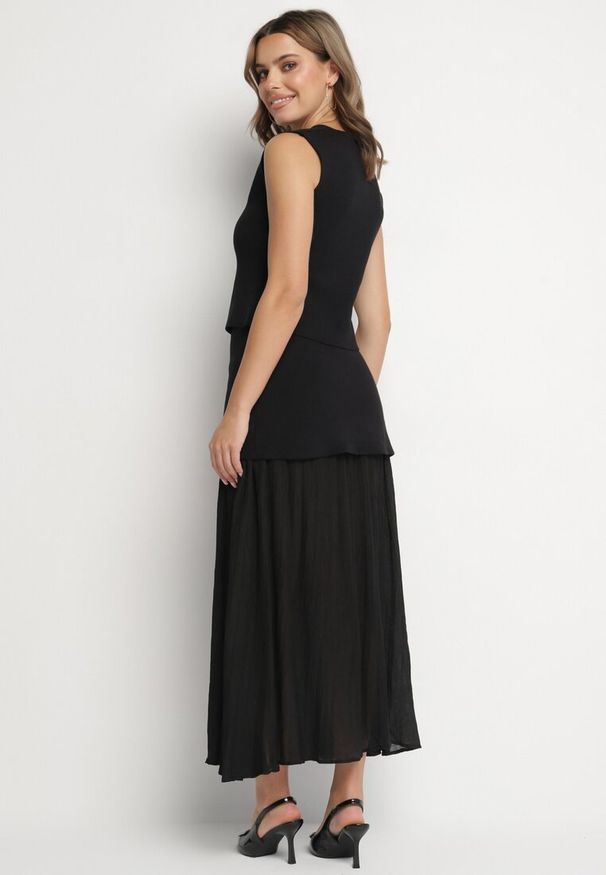 Born2be - Czarny Komplet z Dzianiny z Wiskozą Kamizelka i Spódnica Nelvila. Kolor: czarny. Materiał: dzianina, wiskoza