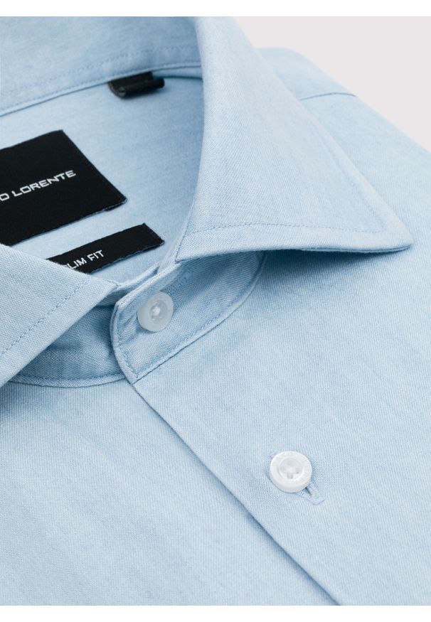 Pako Lorente - PAKO LORENTE - Jasnoniebieska koszula jeansowa. Typ kołnierza: kołnierzyk włoski. Kolor: niebieski. Materiał: jeans. Długość rękawa: długi rękaw. Długość: długie. Wzór: gładki