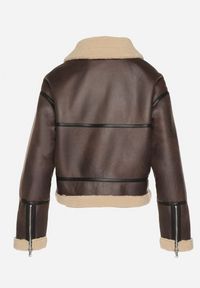 Born2be - Brązowa Kurtka Biker z Kożuszkiem i Paskiem z Klamerką Zenile. Okazja: na co dzień. Kolor: brązowy. Materiał: jeans, poliester, dzianina. Wzór: aplikacja. Styl: klasyczny, elegancki, casual, rockowy