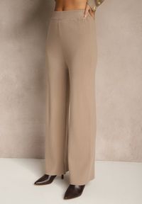 Renee - Beżowy Komplet z Dzianiny z Wiskozą Kardigan i Spodnie z Gumką Badrine. Kolor: beżowy. Materiał: wiskoza, dzianina. Wzór: aplikacja #5