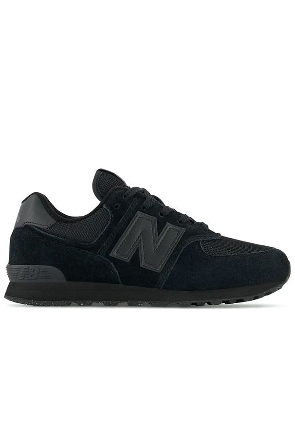 Buty młodzieżowe New Balance GC574EVE - czarne. Okazja: na co dzień. Kolor: czarny. Materiał: zamsz, materiał, syntetyk, guma. Szerokość cholewki: normalna. Model: New Balance 574