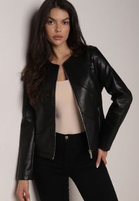 Born2be - Czarna Kurtka Ramoneska Taliowana bez Kołnierzyka w Motocyklowym Stylu Nelaswenna. Okazja: na co dzień. Typ kołnierza: bez kołnierzyka. Kolor: czarny. Materiał: jeans, poliester. Wzór: gładki. Styl: casual, elegancki #1