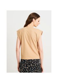 Ochnik - Beżowy T-shirt damski basic. Kolor: beżowy. Materiał: bawełna, tkanina, elastan #4