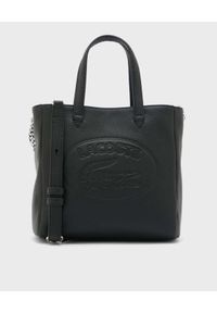 Lacoste - LACOSTE - Czarna torebka z wytłoczonym logo. Kolor: czarny. Rodzaj torebki: na ramię