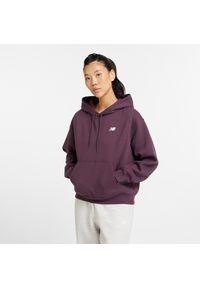 Bluza damska New Balance WT41510PLN – fioletowa. Okazja: na co dzień. Typ kołnierza: kaptur. Kolor: fioletowy. Materiał: dresówka, bawełna, prążkowany, poliester. Styl: casual