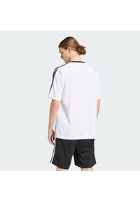 Adidas - adidas T-Shirt adicolor Jacquard KD5829 Biały Loose Fit. Kolor: biały. Materiał: syntetyk #4