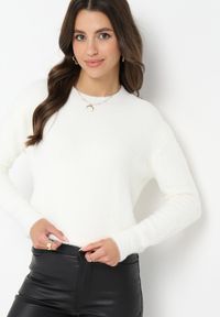 Born2be - Biały Puchaty Sweter Wełniany Helmintts. Kolor: biały. Materiał: wełna. Długość rękawa: długi rękaw. Długość: długie #3