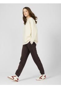 outhorn - Spodnie dresowe joggery damskie Outhorn - brązowe. Kolor: brązowy. Materiał: dresówka