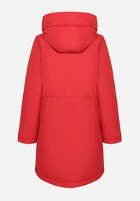 Born2be - Czerwona Kurtka Parka z Kapturem Kieszeniami i Ściągaczem w Talii Ravissia. Okazja: na co dzień, na spacer. Typ kołnierza: kaptur. Kolor: czerwony. Materiał: jeans. Styl: casual, elegancki, klasyczny #6