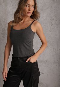 Renee - Szary Top z Wiskozy na Podwójnych Ramiączkach Indrea. Okazja: na co dzień. Kolor: szary. Materiał: wiskoza. Długość rękawa: na ramiączkach. Styl: casual, klasyczny #1