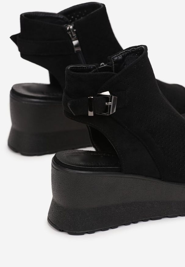 Born2be - Czarne Sandały Loraeleh. Zapięcie: pasek. Kolor: czarny. Obcas: na koturnie