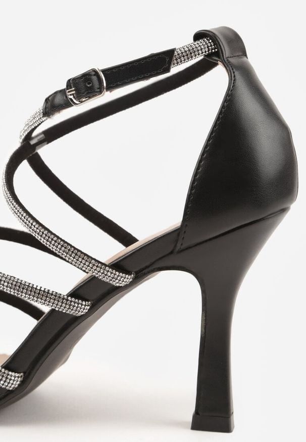 Renee - Czarne Sandały na Szpilce z Kwadratowym Noskiem i Cyrkoniowymi Paskami Zeviana. Okazja: na imprezę. Zapięcie: pasek. Kolor: czarny. Obcas: na szpilce. Styl: glamour, elegancki