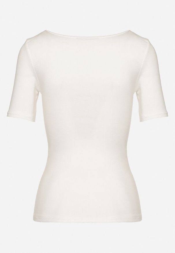 Born2be - Biały Prążkowany T-shirt z Bawełny Ozdobiony Guzikami Tasavia. Okazja: na co dzień. Kolor: biały. Materiał: prążkowany, bawełna. Wzór: aplikacja. Styl: klasyczny, casual