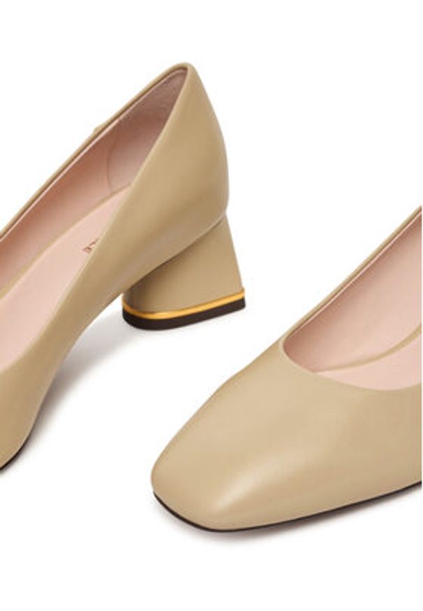 Coccinelle Czółenka Coccinelle C-Everyday E4 U1L 13 01 01 Beżowy. Kolor: beżowy. Materiał: skóra