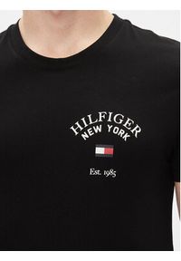 TOMMY HILFIGER - Tommy Hilfiger T-Shirt Arch Varsity Tee MW0MW33689 Czarny Regular Fit. Kolor: czarny. Materiał: bawełna #4