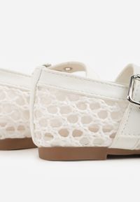 Born2be - Białe Siateczkowe Balerinki w Stylu Mary Jane z Szydełkowym Wzorem Tramlea. Okazja: na co dzień, na uczelnię. Zapięcie: pasek. Kolor: biały. Materiał: jeans. Styl: casual #4