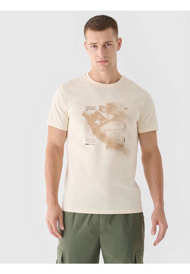 4f - 4F T-shirt regular z nadrukiem męski - beżowy XXL. Okazja: na co dzień. Kolor: beżowy. Materiał: bawełna, jersey, dzianina. Długość rękawa: krótki rękaw. Długość: krótkie. Wzór: nadruk. Styl: sportowy, klasyczny, casual