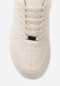 Born2be - Beżowe Sneakersy z Perforacją na Nosku Elletia. Okazja: na co dzień. Zapięcie: sznurówki. Kolor: beżowy. Materiał: bawełna, jeans #3