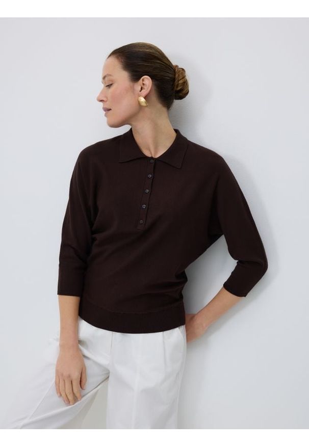 Reserved - Sweter polo z wiskozą - brązowy. Typ kołnierza: polo. Kolor: brązowy. Materiał: wiskoza