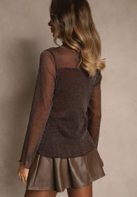 Renee - Brązowa Bluzka Longsleeve z Golfem z Siateczki z Metaliczną Nitką Azeda. Okazja: na co dzień. Typ kołnierza: golf. Kolor: brązowy. Materiał: jeans. Długość rękawa: długi rękaw. Styl: casual, elegancki #3
