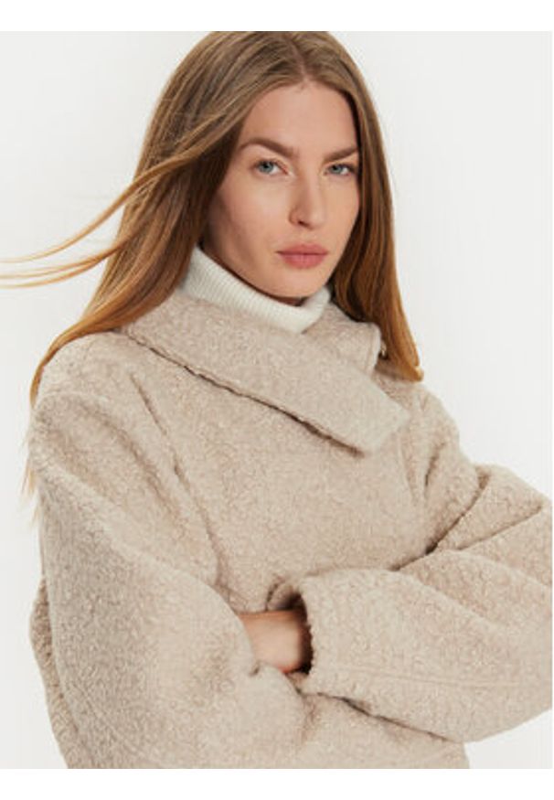 Gina Tricot Płaszcz zimowy 24039 Beżowy Oversize. Kolor: beżowy. Materiał: syntetyk. Sezon: zima