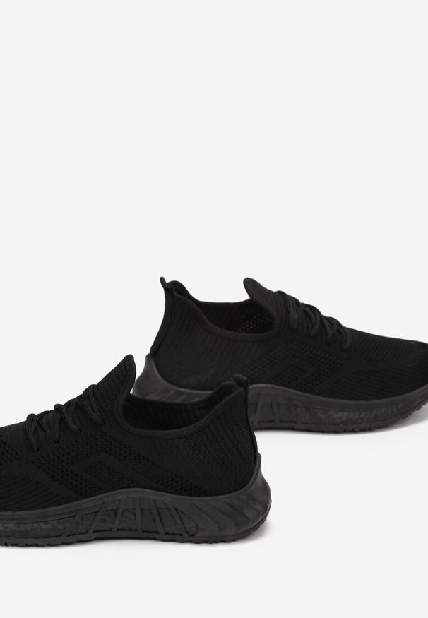 Renee - Czarne Buty Sportowe Bemostom. Okazja: na spacer, na co dzień. Wysokość cholewki: przed kostkę. Kolor: czarny. Materiał: jeans, materiał. Szerokość cholewki: normalna. Wzór: aplikacja, jednolity. Sport: turystyka piesza, fitness