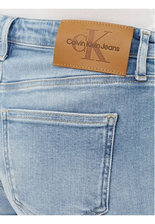 Calvin Klein Jeans Szorty jeansowe J20J225158 Niebieski Slim Fit. Kolor: niebieski. Materiał: bawełna