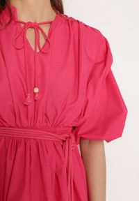 Born2be - Fuksjowa Sukienka Adousa. Kolor: różowy. Materiał: tkanina, guma. Wzór: gładki. Typ sukienki: bombki. Styl: klasyczny. Długość: mini #7