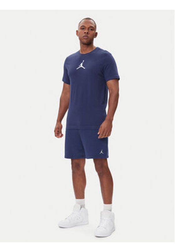 Nike T-Shirt CW5190 410 Granatowy Regular Fit. Kolor: niebieski. Materiał: bawełna