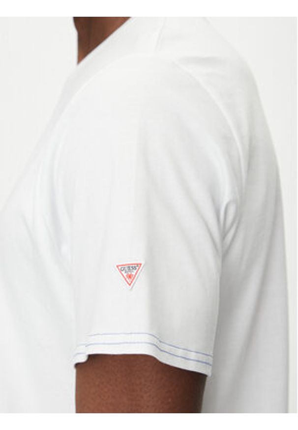 Guess T-Shirt F5GI06 I3Z14 Biały Regular Fit. Kolor: biały. Materiał: bawełna