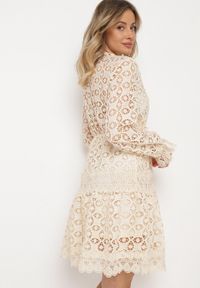 Born2be - Beżowa Sukienka Mellathe. Kolor: beżowy. Materiał: materiał, koronka. Długość rękawa: długi rękaw. Wzór: ażurowy, aplikacja. Styl: wizytowy. Długość: mini #6