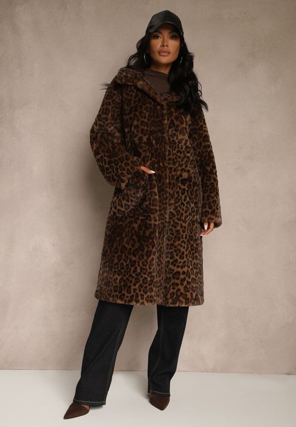 Renee - Brązowy Panterkowy Płaszcz Futerko o Jednorzędowym Kroju Otirela. Okazja: na co dzień, na randkę. Kolor: brązowy. Materiał: futro. Sezon: jesień, zima. Styl: klasyczny, casual