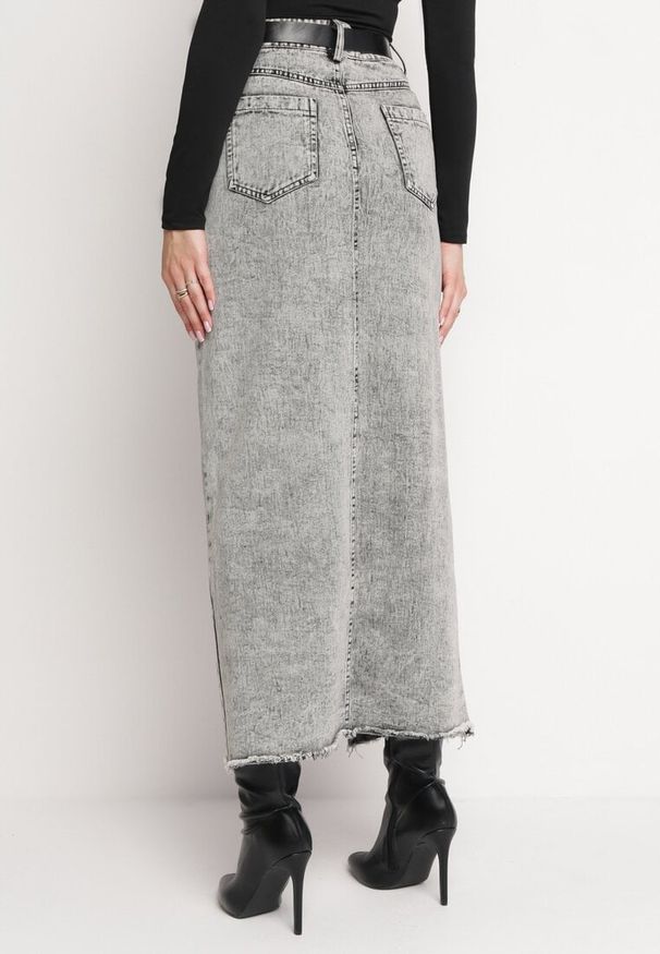 Born2be - Szara Jeansowa Spódnica Maxi z Paskiem Goergen. Stan: podwyższony. Kolor: szary. Materiał: jeans. Wzór: aplikacja