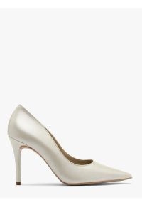 Ryłko - Perłowe czółenka na wysokim obcasie. Kolor: beżowy. Materiał: skóra. Obcas: na obcasie. Styl: street. Wysokość obcasa: wysoki #1