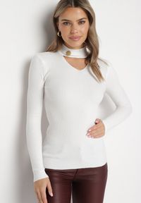 Born2be - Biały Sweter z Golfem z Ozdobnym Wycięciem Essine. Typ kołnierza: golf. Kolor: biały. Materiał: materiał. Sezon: zima