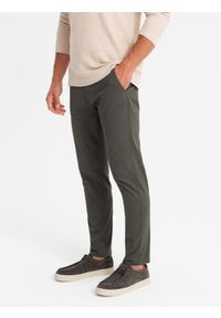 Ombre Clothing - Jednolite męskie spodnie chino SLIM FIT – khaki V3 - Rozmiar: L. Okazja: do pracy. Kolor: brązowy. Materiał: materiał, poliester, elastan, bawełna. Wzór: jednolity. Styl: elegancki, klasyczny