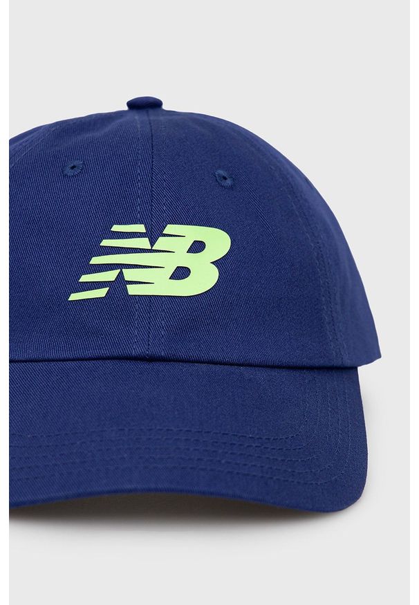 New Balance czapka bawełniana LAH13010VBE z nadrukiem. Kolor: niebieski. Materiał: bawełna. Wzór: nadruk