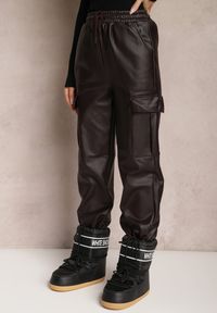 Renee - Brązowe Szerokie Spodnie High Waist Ocieplone w Stylu Cargo z Gumką w Pasie i Kieszeniami na Klapy Vilencja. Stan: podwyższony. Kolor: brązowy #5