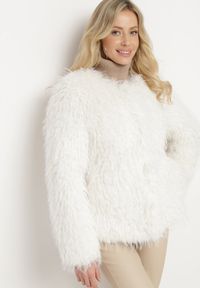 Born2be - Jasnobeżowa Kurtka Futerko na Metalowe Zaczepy Esaliren. Okazja: na co dzień. Kolor: beżowy. Materiał: futro. Styl: klasyczny, casual, elegancki #7