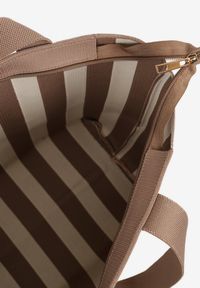 Born2be - Beżowa Torebka w Paski Shopper na Suwak Salisea. Kolor: beżowy. Wzór: paski. Styl: klasyczny, elegancki, casual