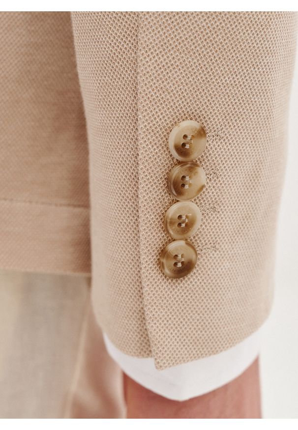 Pako Lorente - PAKO LORENTE – Dzianinowa marynarka w kolorze beżowym. Kolor: czerwony, beżowy. Materiał: dzianina. Sezon: wiosna