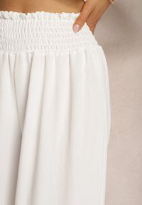 Renee - Białe Spodnie High Waist z Szerokimi Nogawkami i Gumką w Pasie Risabessa. Okazja: na co dzień. Stan: podwyższony. Kolor: biały. Styl: elegancki, casual #5