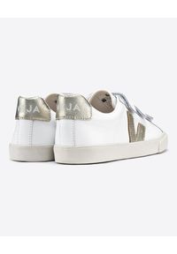 Veja - VEJA - Skórzane sneakersy Esplar. Zapięcie: pasek. Kolor: biały. Materiał: skóra. Wzór: napisy, paski, aplikacja #3