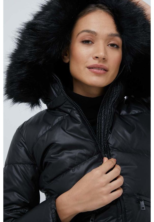 Calvin Klein kurtka puchowa damska kolor czarny zimowa. Okazja: na co dzień. Kolor: czarny. Materiał: puch. Sezon: zima. Styl: casual