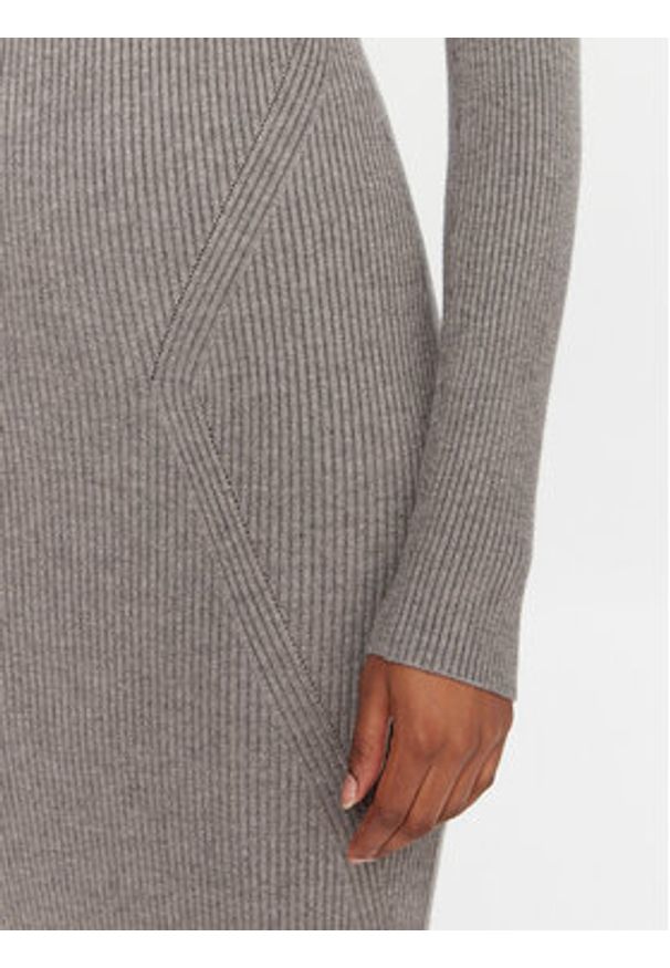 Guess Sukienka codzienna W5BK45 Z0572 Szary Slim Fit. Okazja: na co dzień. Kolor: szary. Materiał: syntetyk. Typ sukienki: proste. Styl: casual