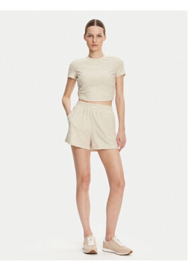 Guess Szorty sportowe V5GD16 KCT02 Beżowy Regular Fit. Kolor: beżowy. Materiał: syntetyk