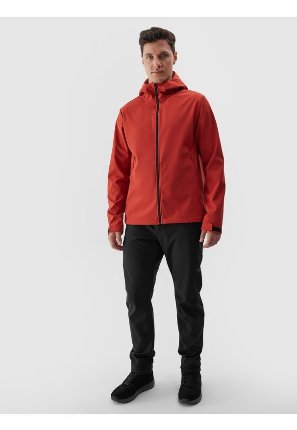 4f - 4F Kurtka softshell wiatroodporna membrana 5000 męska - czerwona XXL. Typ kołnierza: kaptur, kołnierzyk stójkowy. Kolor: czerwony. Materiał: softshell. Technologia: Windstopper. Sezon: zima. Sport: wspinaczka