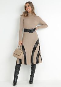 Born2be - Beżowa Sukienka z Wiskozy z Plisowanym Dołem Zila. Kolor: beżowy. Materiał: wiskoza. Sezon: zima, jesień #2