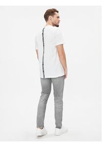 Calvin Klein Jeans T-Shirt J30J323993 Biały Regular Fit. Kolor: biały. Materiał: bawełna #3